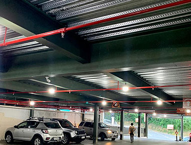 Estacionamento - Área total: 886 m² 