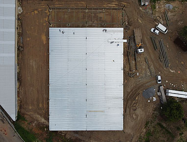 Mezanino e galpão com vigas W e telhas termoacústicas, Área total: 1.500 m² cada nível ,Localização: Nova Friburgo - RJ. 