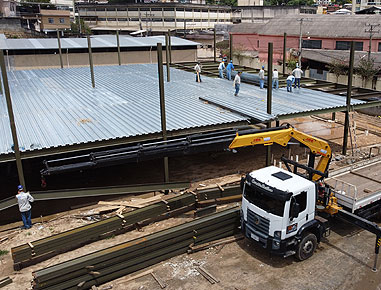 Mezanino e galpão com vigas W e telhas termoacústicas, Área total: 1.500 m² cada nível ,Localização: Nova Friburgo - RJ. 